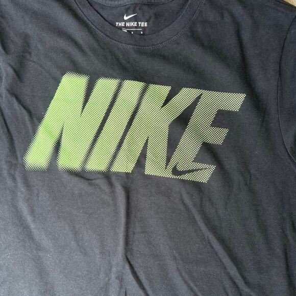 Nike DRI-FIT  black short sleeve T-shirt, men's size L - Picture 2 of 4